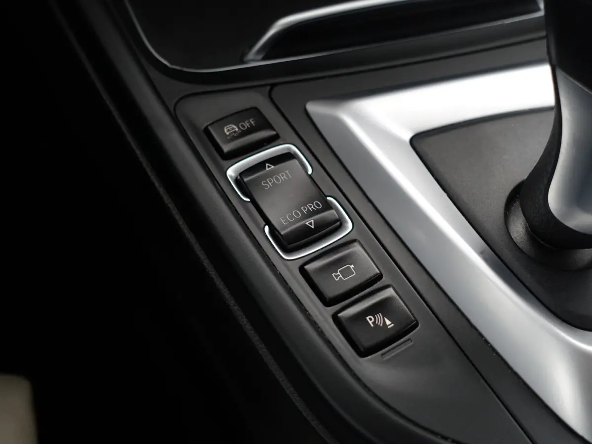 330e M Performance Aut- Schuifdak, Harman Kardon, Head Up, Lane Assist, 360 Camera, Sfeerverlichting, Xenon Led