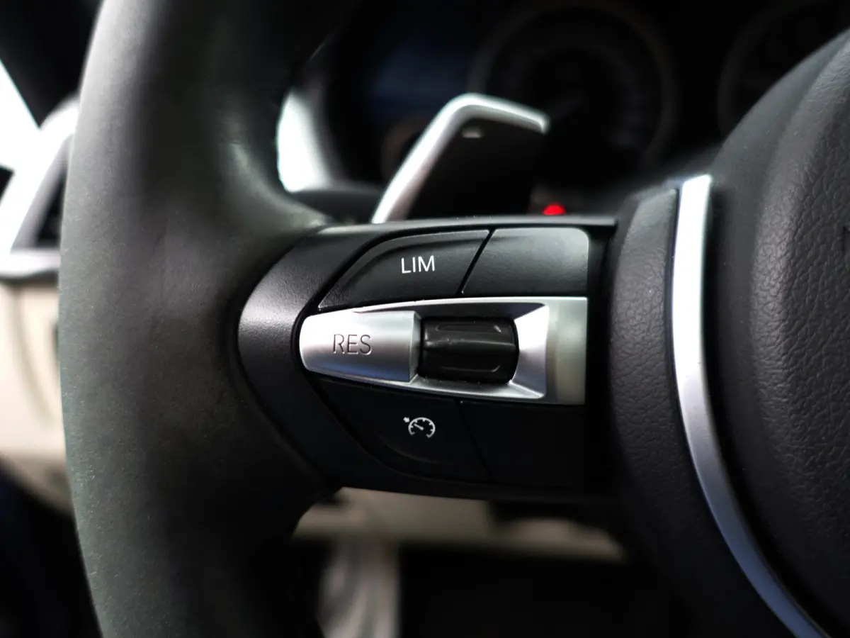 330e M Performance Aut- Schuifdak, Harman Kardon, Head Up, Lane Assist, 360 Camera, Sfeerverlichting, Xenon Led