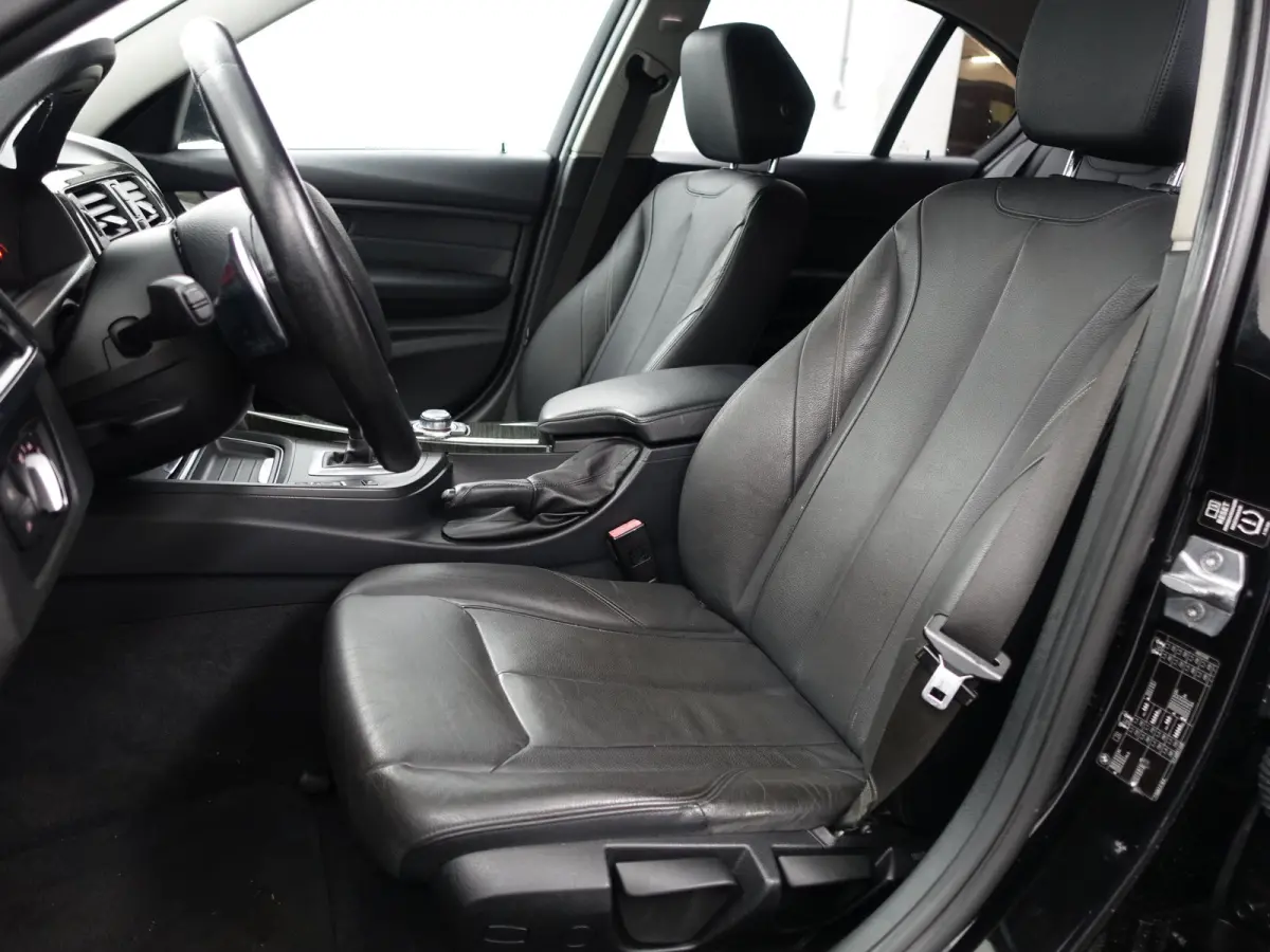320i M Sport Aut- Nap 58dkm, Dealer Onderhouden, Lane Assist, Head Up, Xenon Led, Navigatie