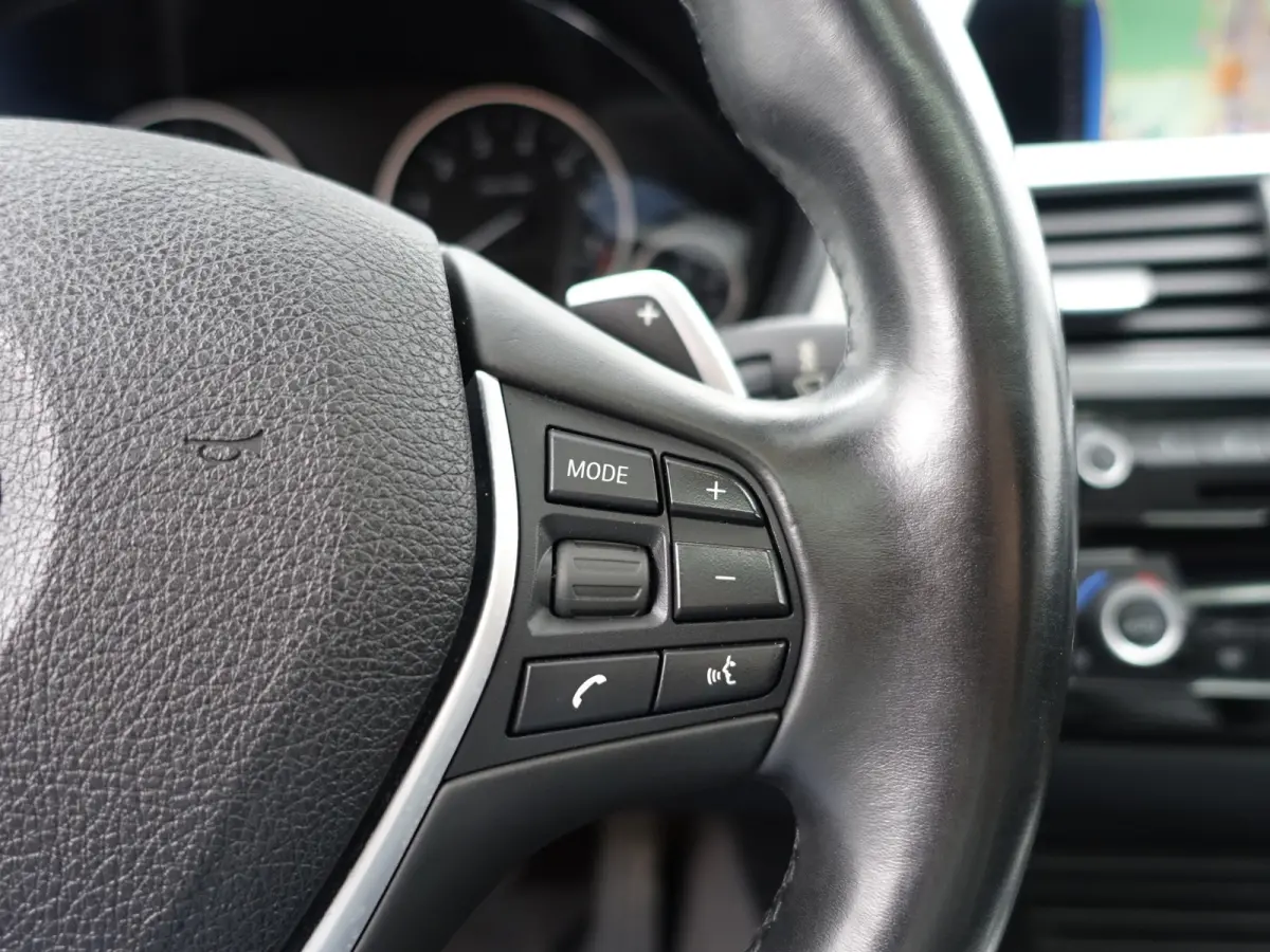 330e M Sport Aut- Schuifdak, Xenon Led, Park Assist, Sfeerverlichting, Leder Interieur, Navi pro