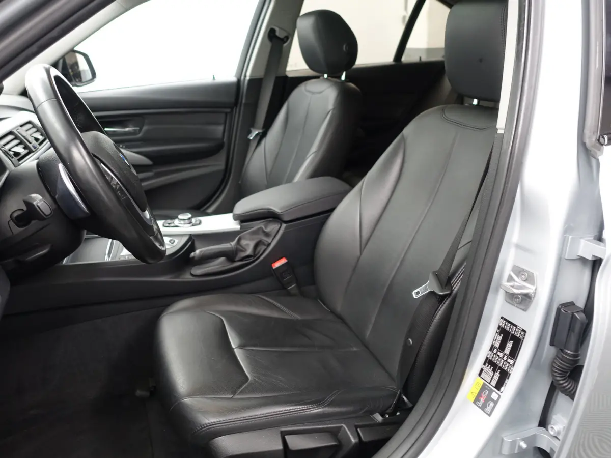 330e M Sport Aut- Schuifdak, Xenon Led, Park Assist, Sfeerverlichting, Leder Interieur, Navi pro