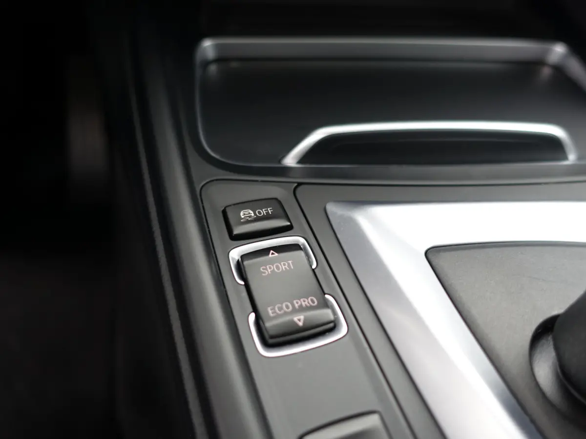 330e M Sport Aut- Schuifdak, Xenon Led, Park Assist, Sfeerverlichting, Leder Interieur, Navi pro