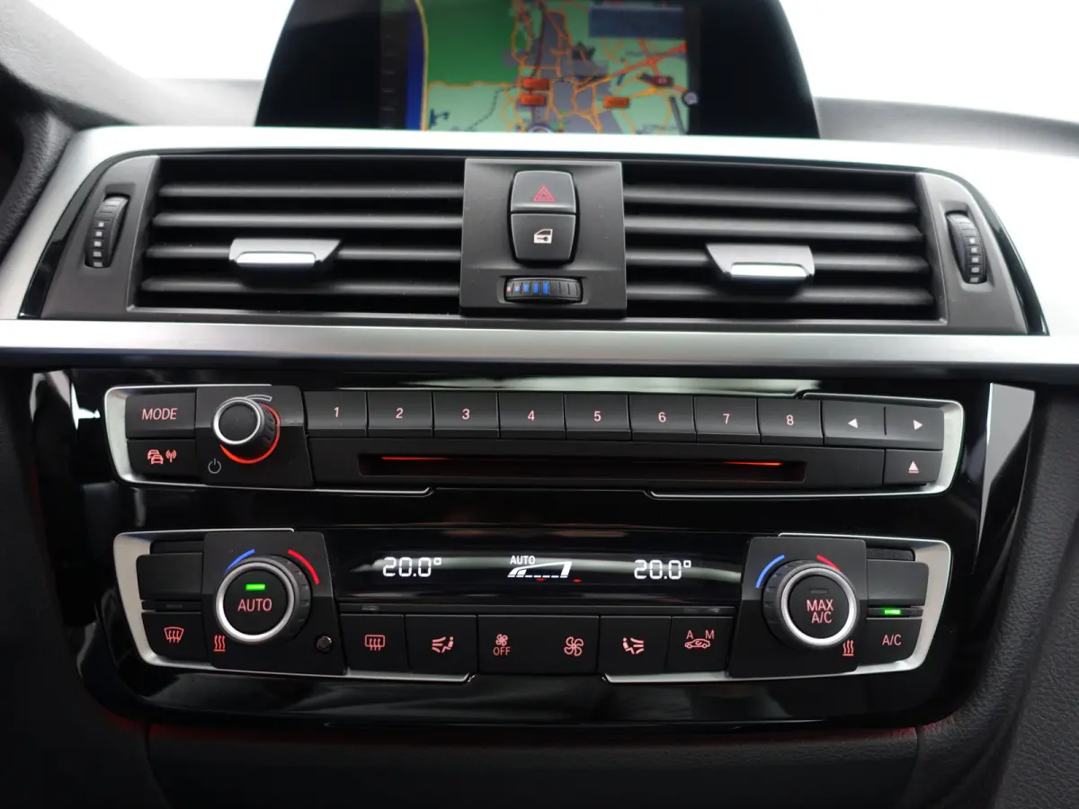 330e M Sport Aut- Schuifdak, Xenon Led, Park Assist, Sfeerverlichting, Leder Interieur, Navi pro