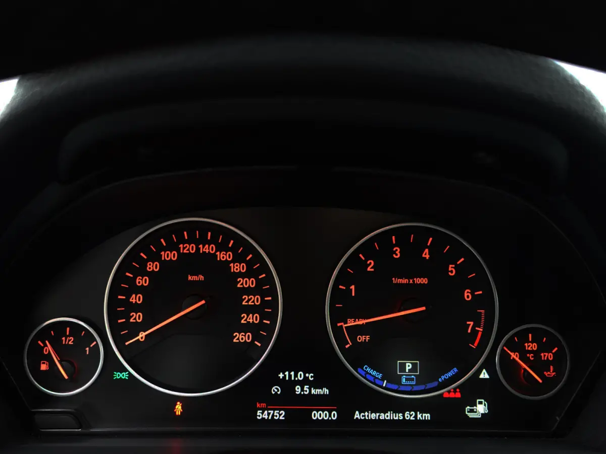 330e M Sport Aut- Schuifdak, Xenon Led, Park Assist, Sfeerverlichting, Leder Interieur, Navi pro