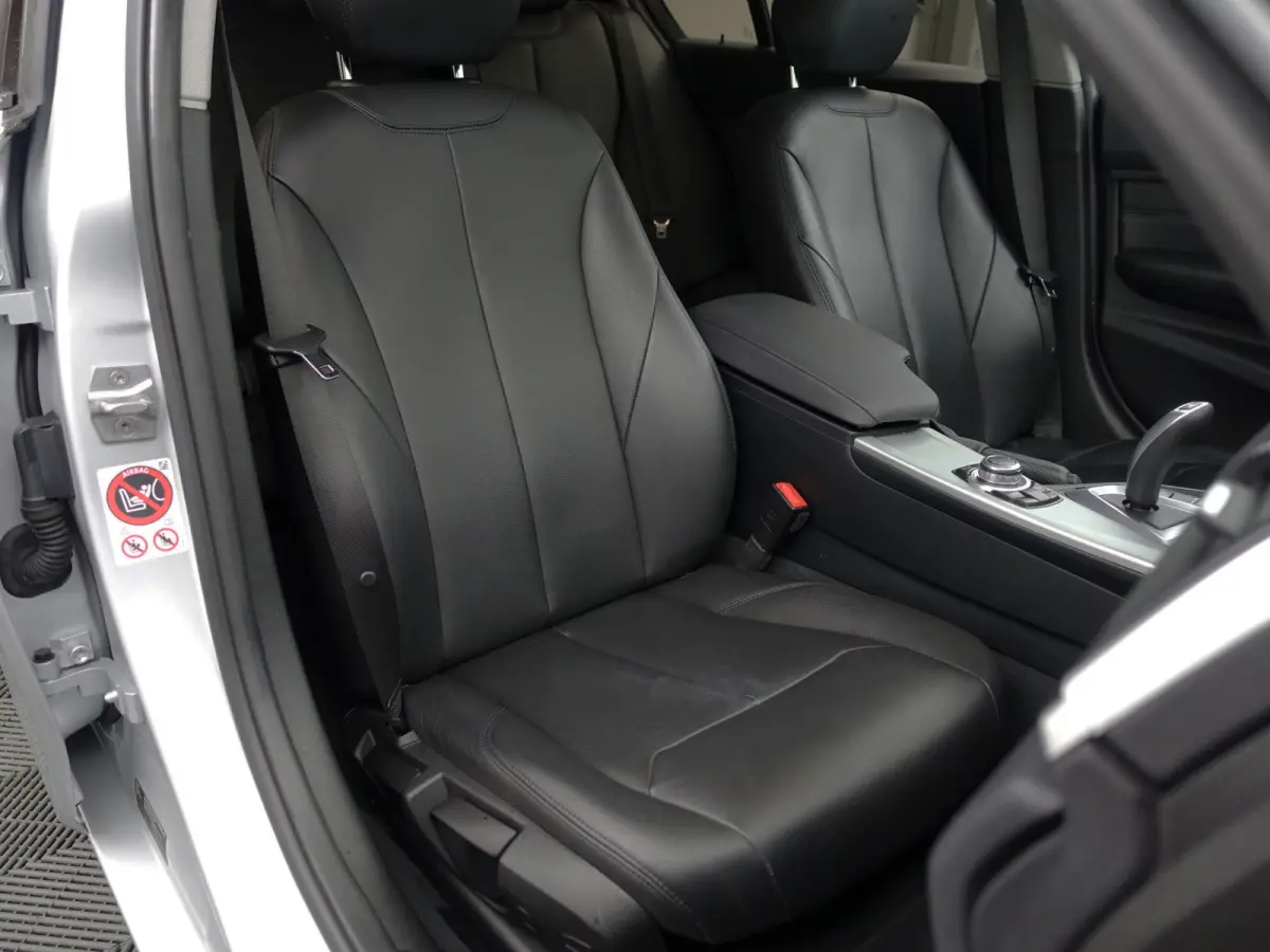 330e M Sport Aut- Schuifdak, Xenon Led, Park Assist, Sfeerverlichting, Leder Interieur, Navi pro