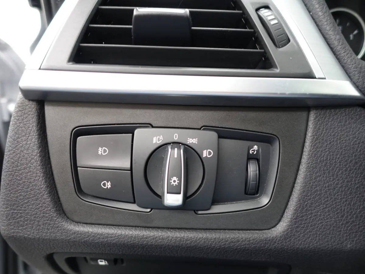 330e M Sport Aut- Schuifdak, Xenon Led, Park Assist, Sfeerverlichting, Leder Interieur, Navi pro