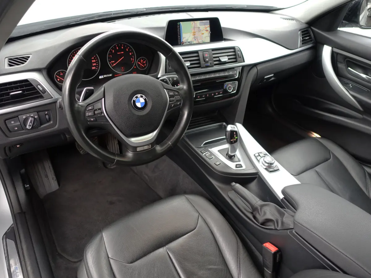 330e M Sport Aut- Schuifdak, Xenon Led, Park Assist, Sfeerverlichting, Leder Interieur, Navi pro