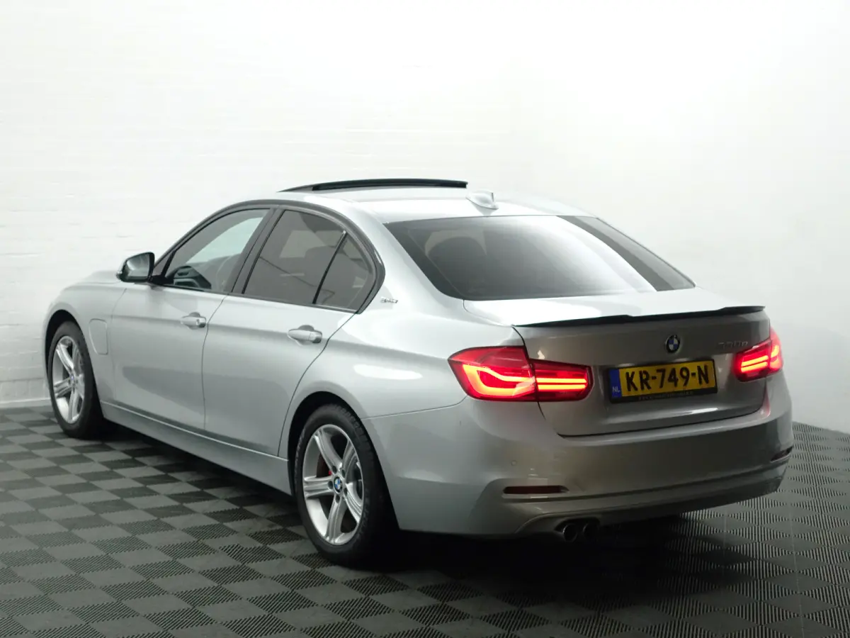 330e M Sport Aut- Schuifdak, Xenon Led, Park Assist, Sfeerverlichting, Leder Interieur, Navi pro