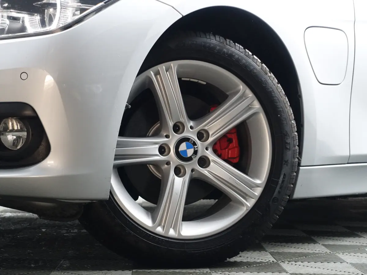 330e M Sport Aut- Schuifdak, Xenon Led, Park Assist, Sfeerverlichting, Leder Interieur, Navi pro