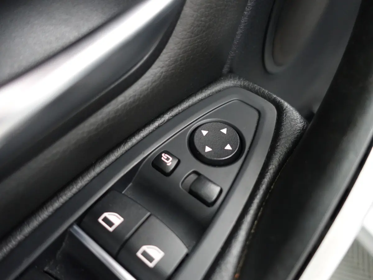 330e M Sport Aut- Schuifdak, Xenon Led, Park Assist, Sfeerverlichting, Leder Interieur, Navi pro