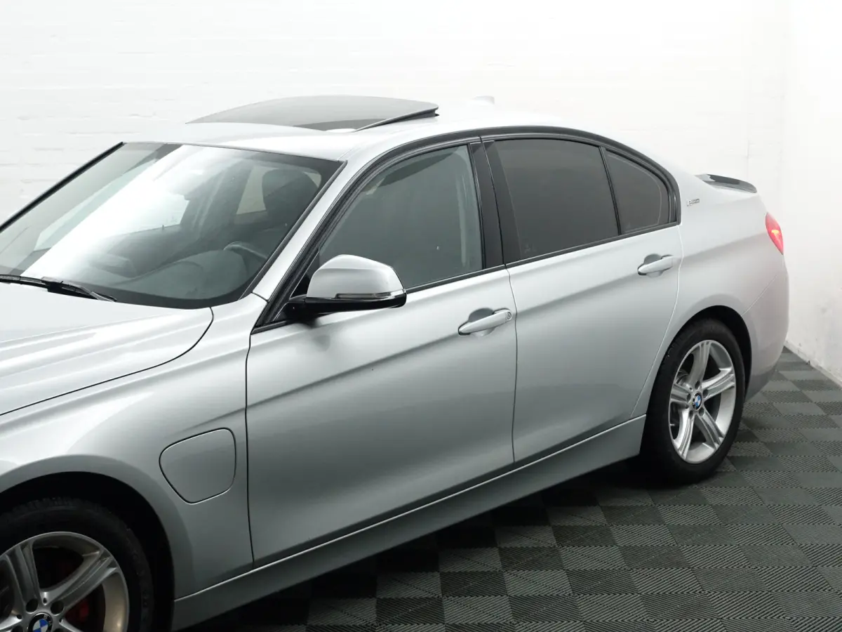 330e M Sport Aut- Schuifdak, Xenon Led, Park Assist, Sfeerverlichting, Leder Interieur, Navi pro