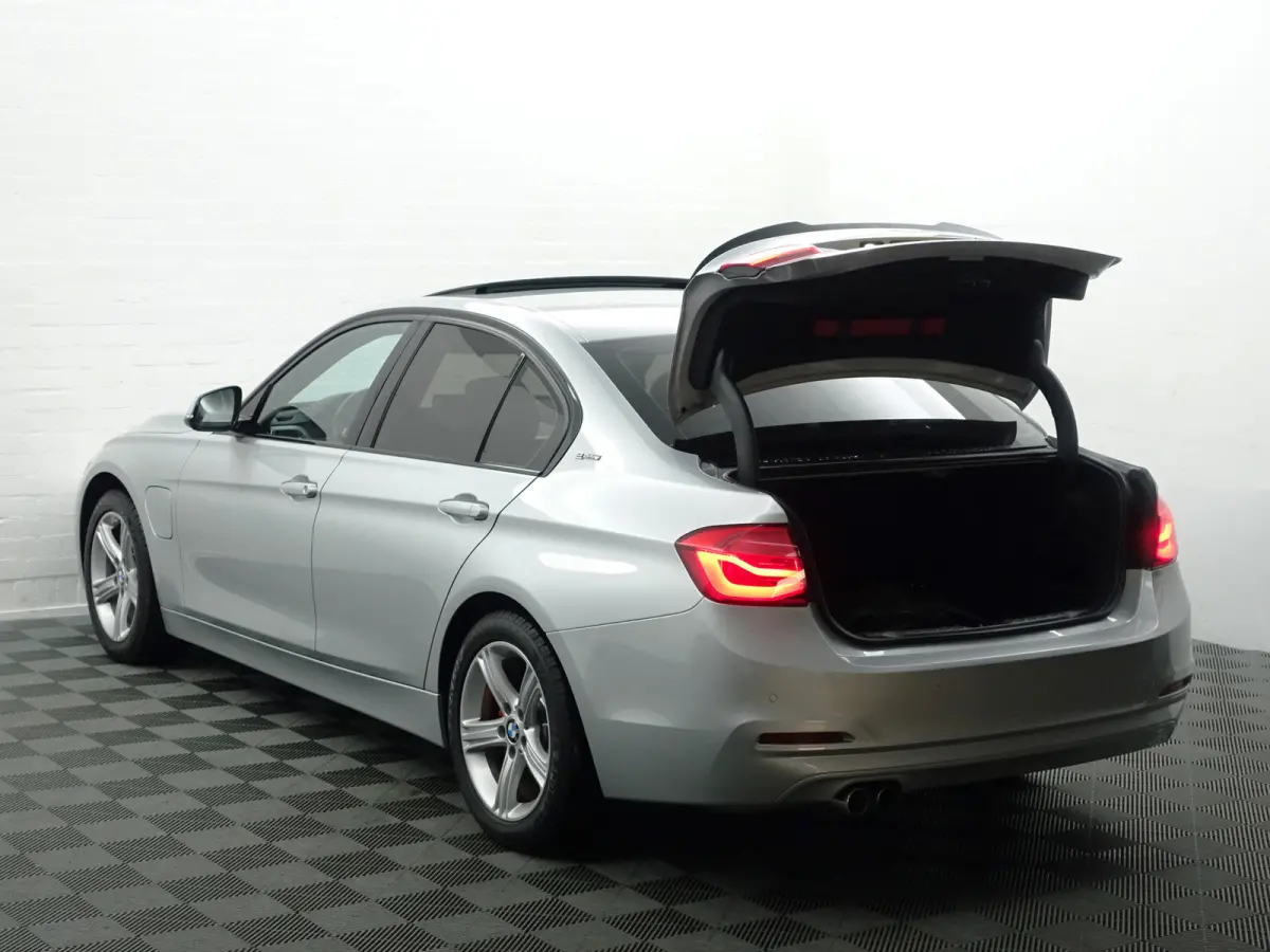 330e M Sport Aut- Schuifdak, Xenon Led, Park Assist, Sfeerverlichting, Leder Interieur, Navi pro