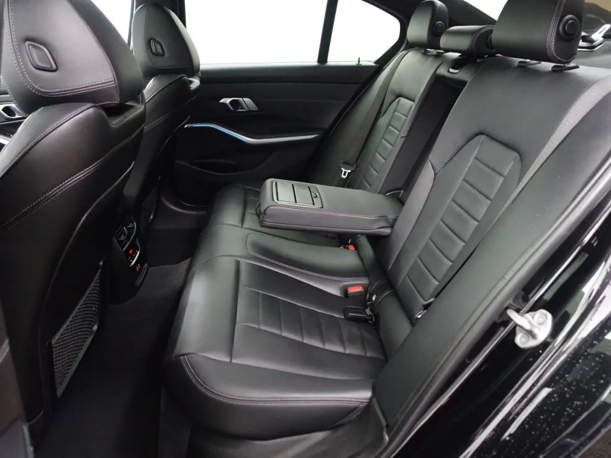 330e M Sport- Schuifdak, Laser Led, Stuur/Stoelverwarming, Head Up, Memory Seats, Sfeerverlichting