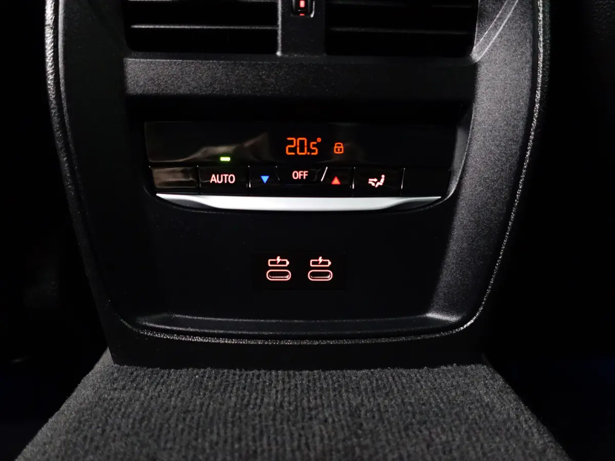 330e M Sport- Schuifdak, Laser Led, Stuur/Stoelverwarming, Head Up, Memory Seats, Sfeerverlichting