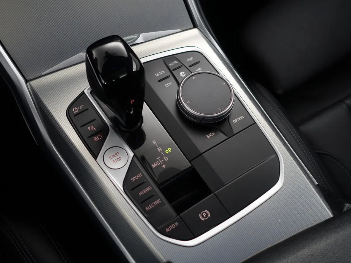 330e M Sport- Schuifdak, Laser Led, Stuur/Stoelverwarming, Head Up, Memory Seats, Sfeerverlichting