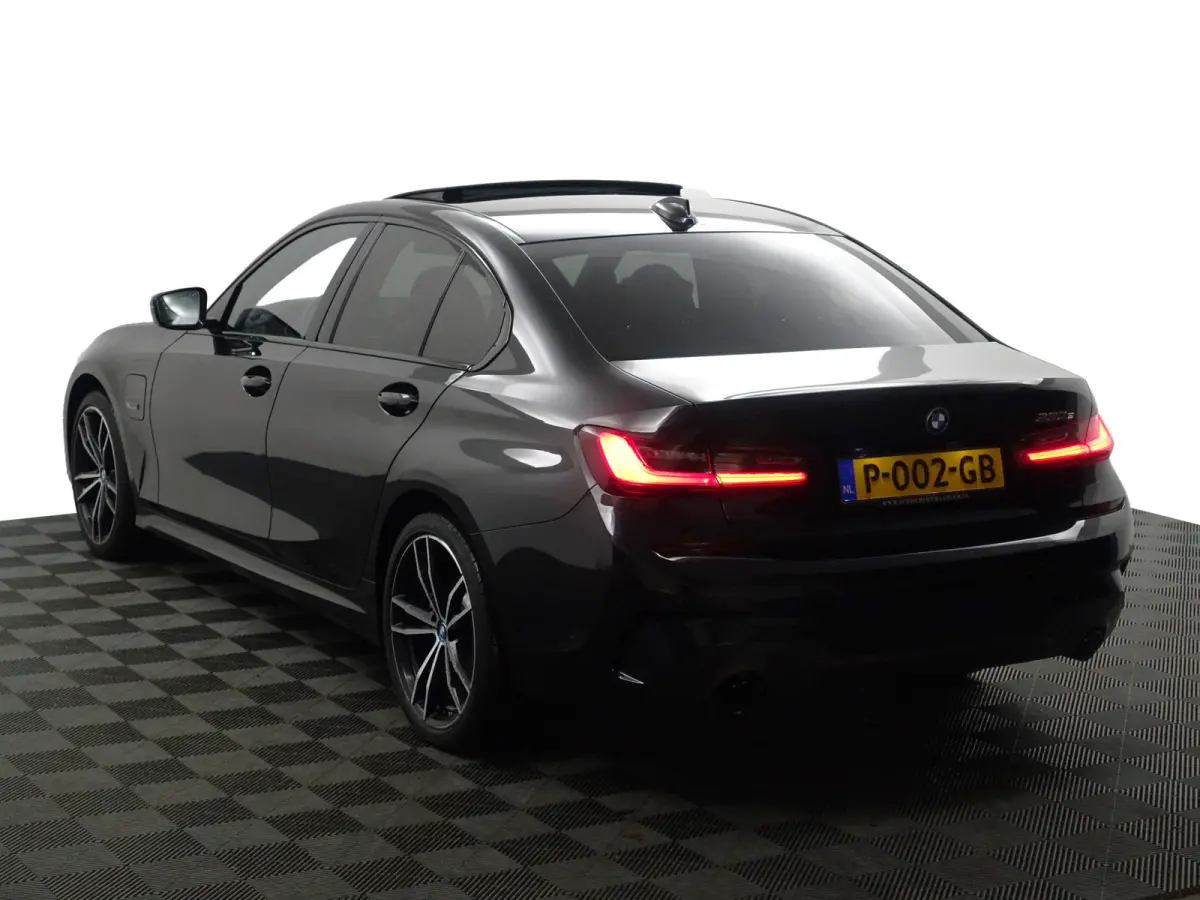 330e M Sport- Schuifdak, Laser Led, Stuur/Stoelverwarming, Head Up, Memory Seats, Sfeerverlichting