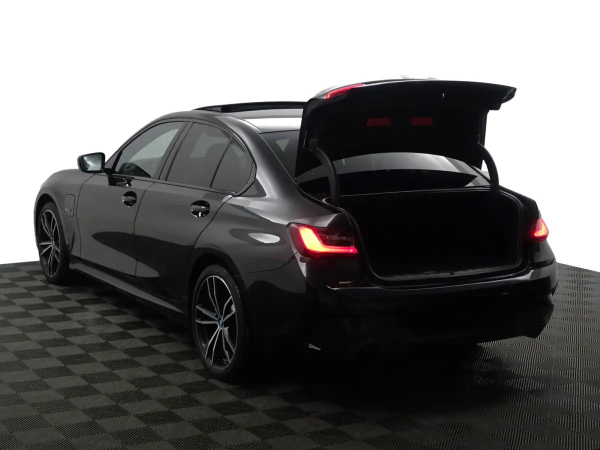 330e M Sport- Schuifdak, Laser Led, Stuur/Stoelverwarming, Head Up, Memory Seats, Sfeerverlichting