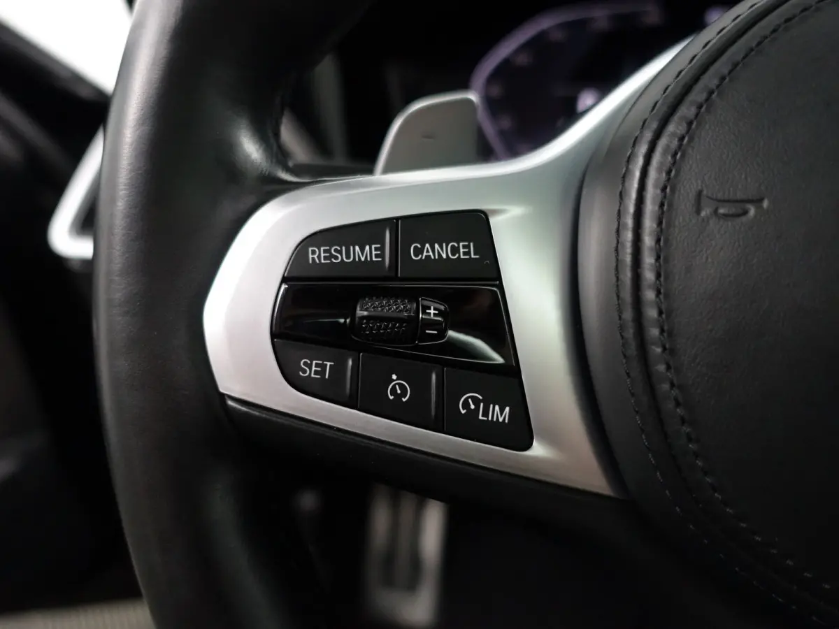 330e M Sport- Schuifdak, Laser Led, Stuur/Stoelverwarming, Head Up, Memory Seats, Sfeerverlichting