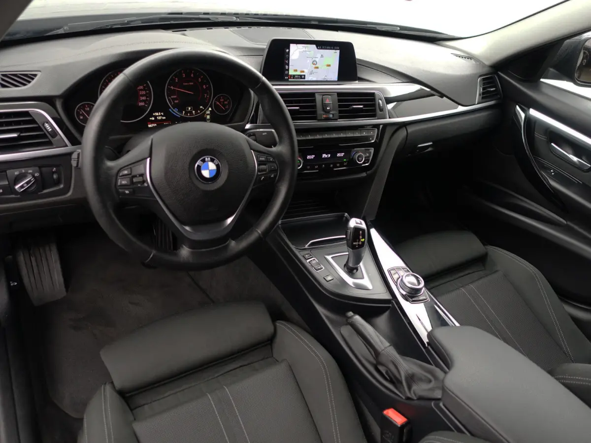 318i High Executive Aut- Xenon Led, Sport Interieur, Standkachel, Sfeerverlichting, Park Assist