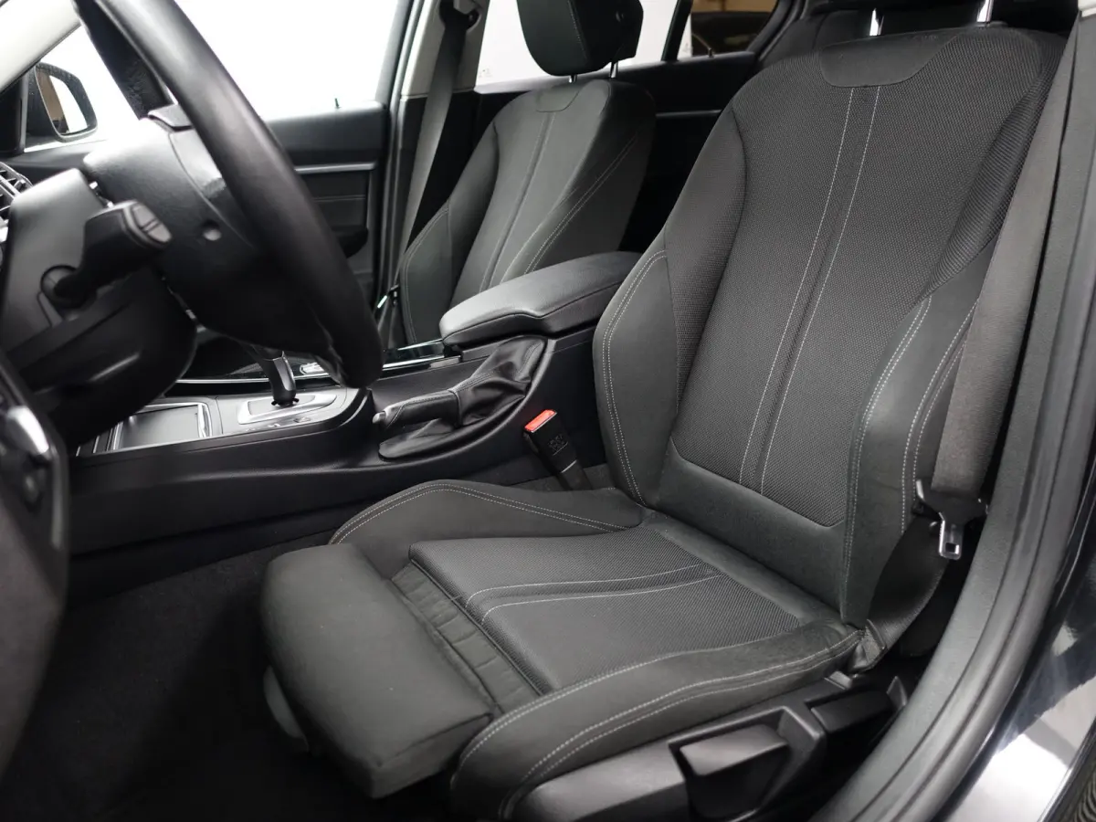 318i High Executive Aut- Xenon Led, Sport Interieur, Standkachel, Sfeerverlichting, Park Assist