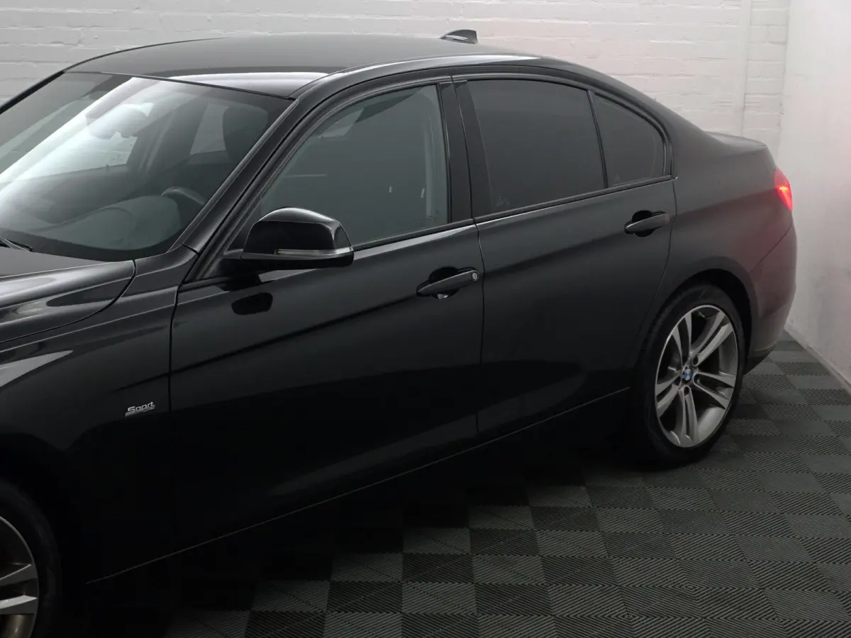 318i High Executive Aut- Xenon Led, Sport Interieur, Standkachel, Sfeerverlichting, Park Assist
