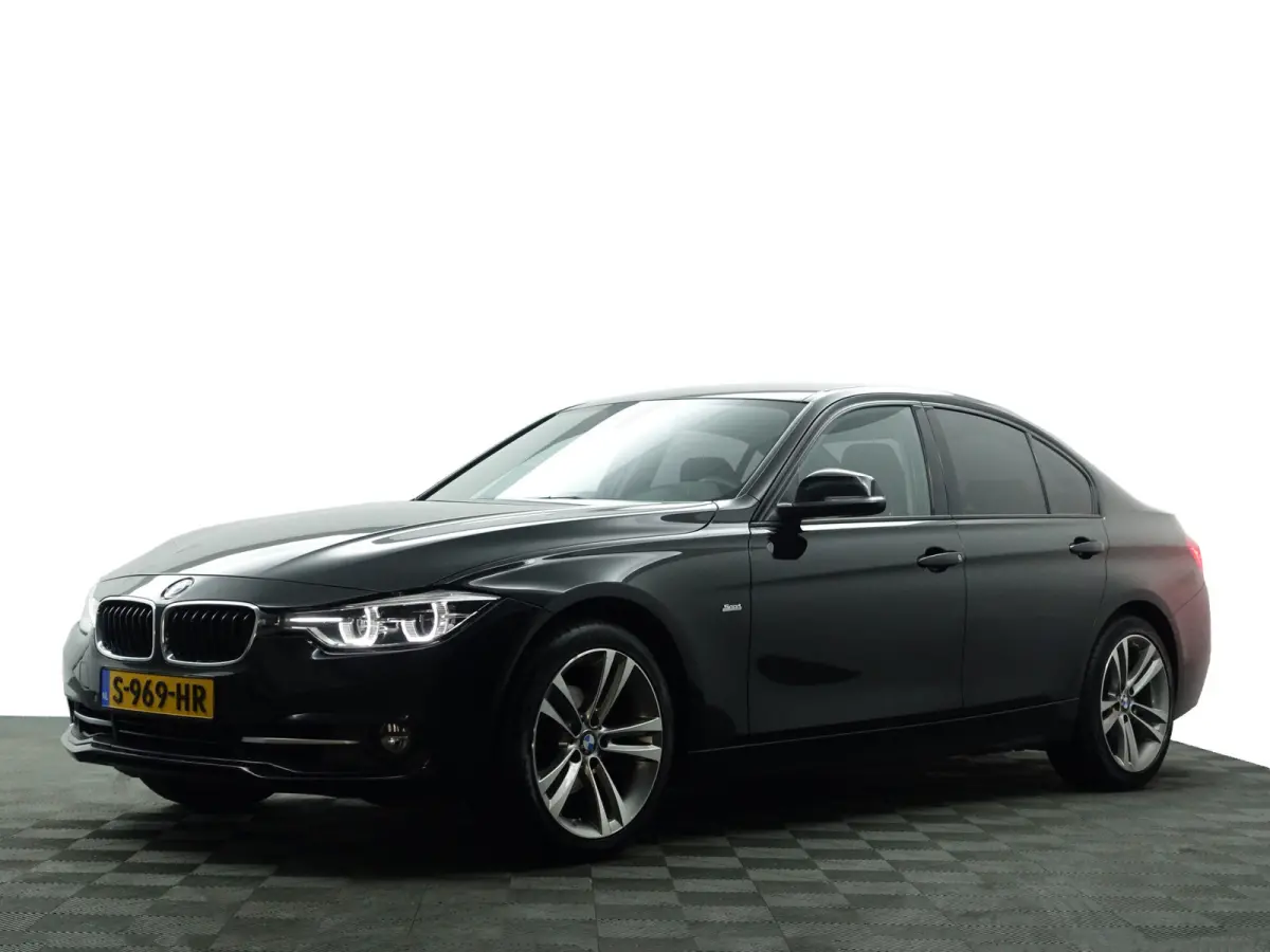 318i High Executive Aut- Xenon Led, Sport Interieur, Standkachel, Sfeerverlichting, Park Assist