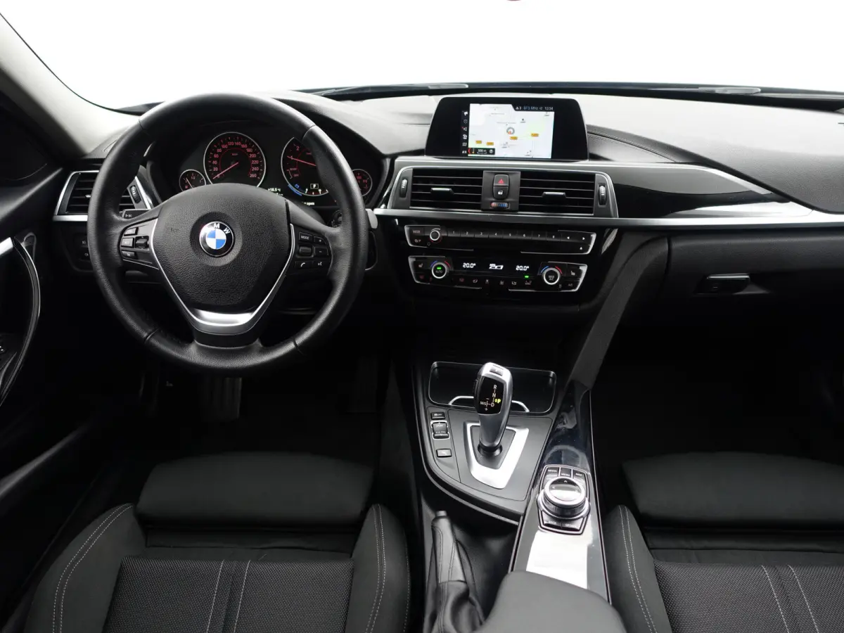 318i High Executive Aut- Xenon Led, Sport Interieur, Standkachel, Sfeerverlichting, Park Assist