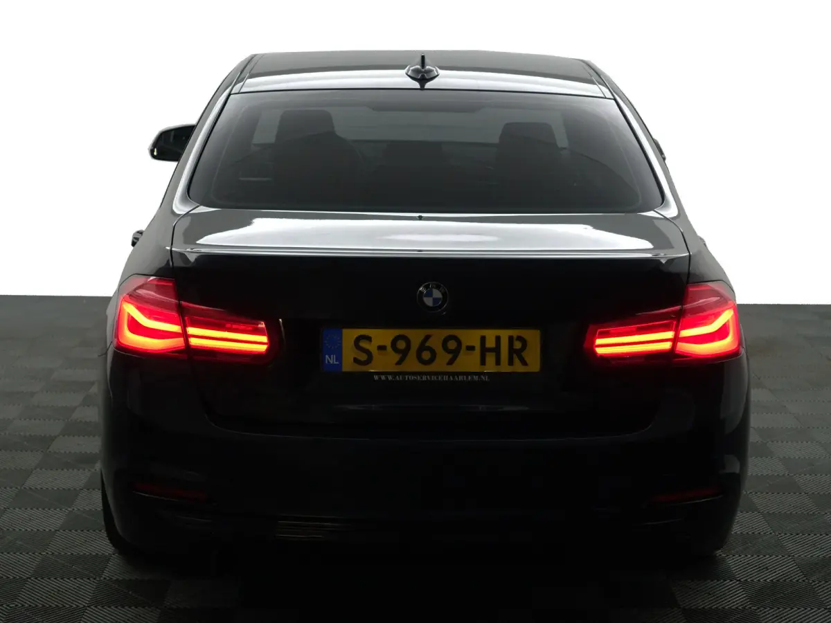 318i High Executive Aut- Xenon Led, Sport Interieur, Standkachel, Sfeerverlichting, Park Assist