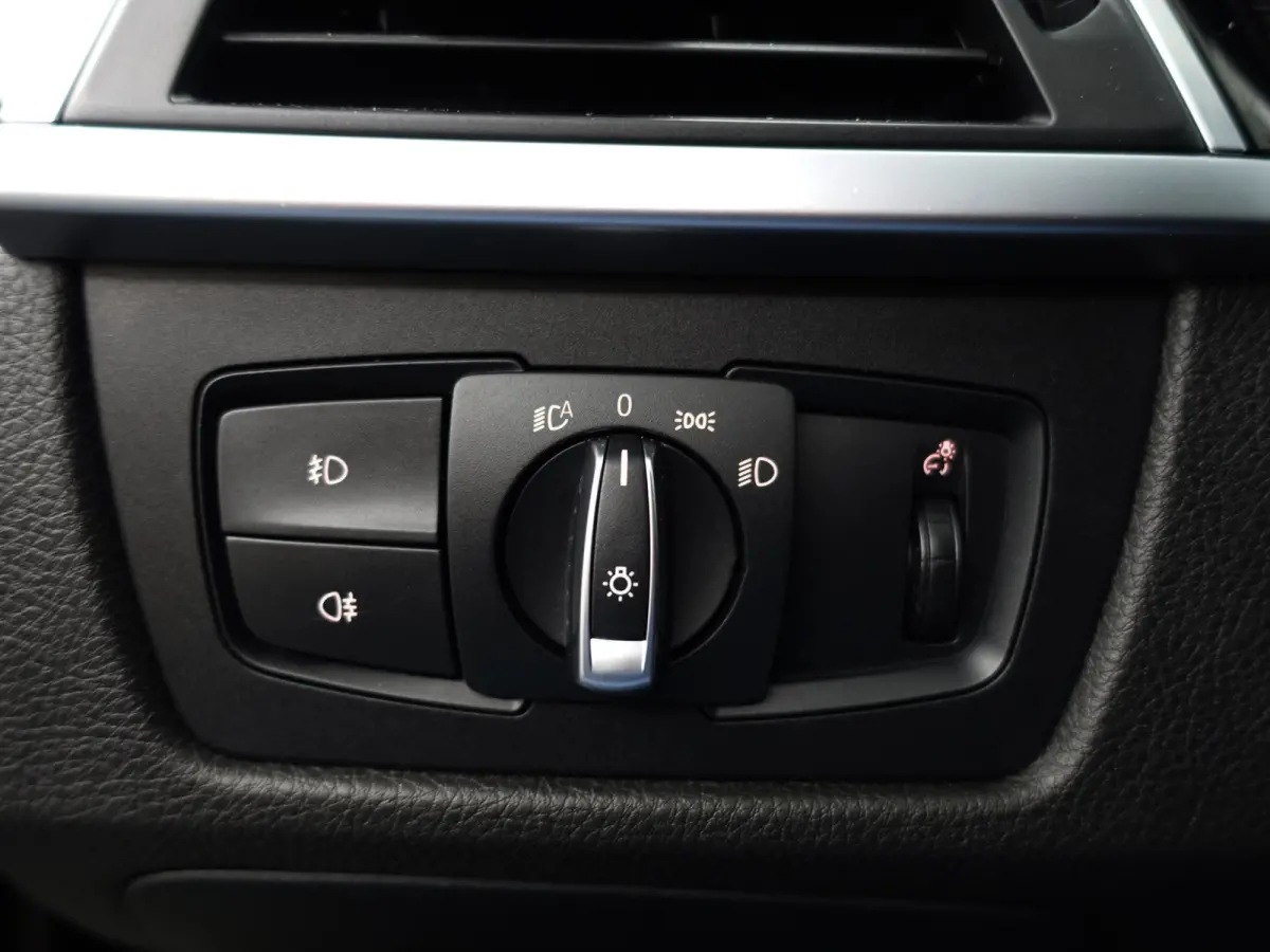 318i High Executive Aut- Xenon Led, Sport Interieur, Standkachel, Sfeerverlichting, Park Assist