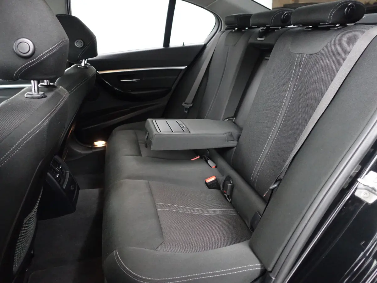 318i High Executive Aut- Xenon Led, Sport Interieur, Standkachel, Sfeerverlichting, Park Assist