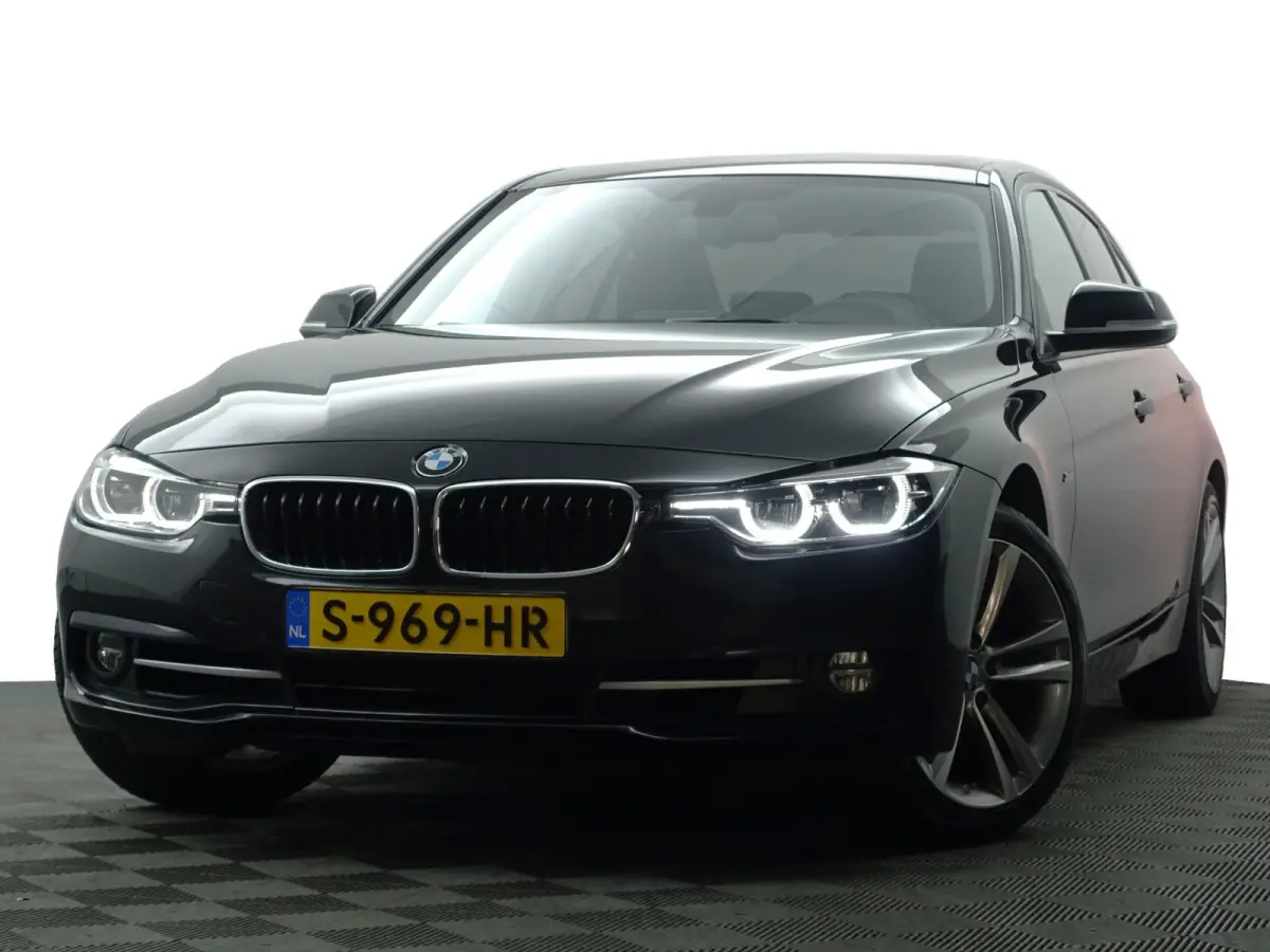 318i High Executive Aut- Xenon Led, Sport Interieur, Standkachel, Sfeerverlichting, Park Assist
