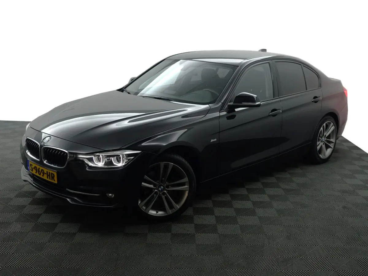 318i High Executive Aut- Xenon Led, Sport Interieur, Standkachel, Sfeerverlichting, Park Assist