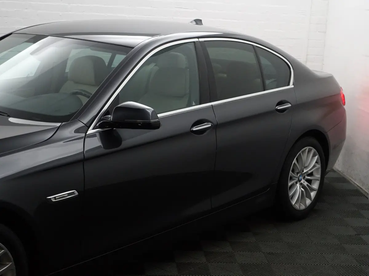 520i Luxury Edition Aut- Memory Seats, Xenon Led, Sfeerverlichting, Stoelverwarming, Dealeronderhouden