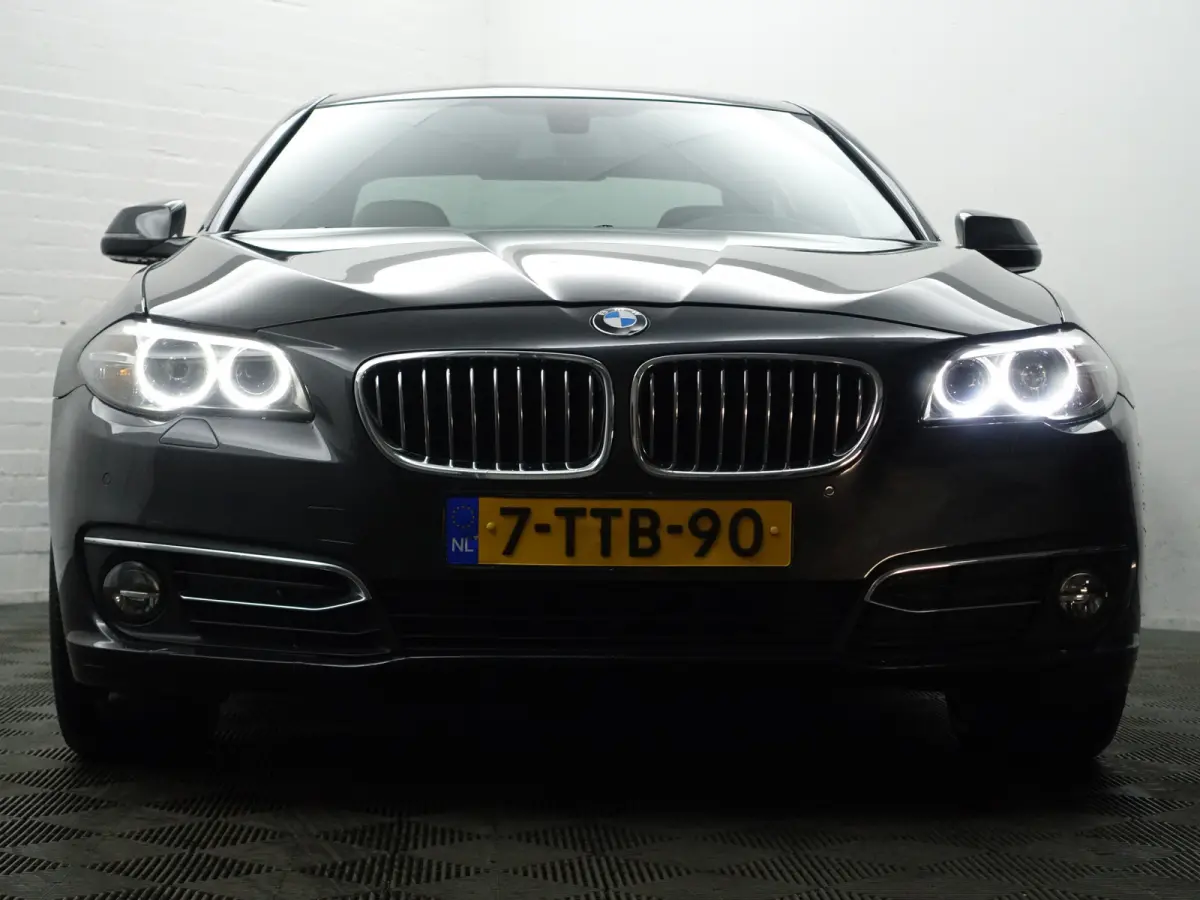 520i Luxury Edition Aut- Memory Seats, Xenon Led, Sfeerverlichting, Stoelverwarming, Dealeronderhouden