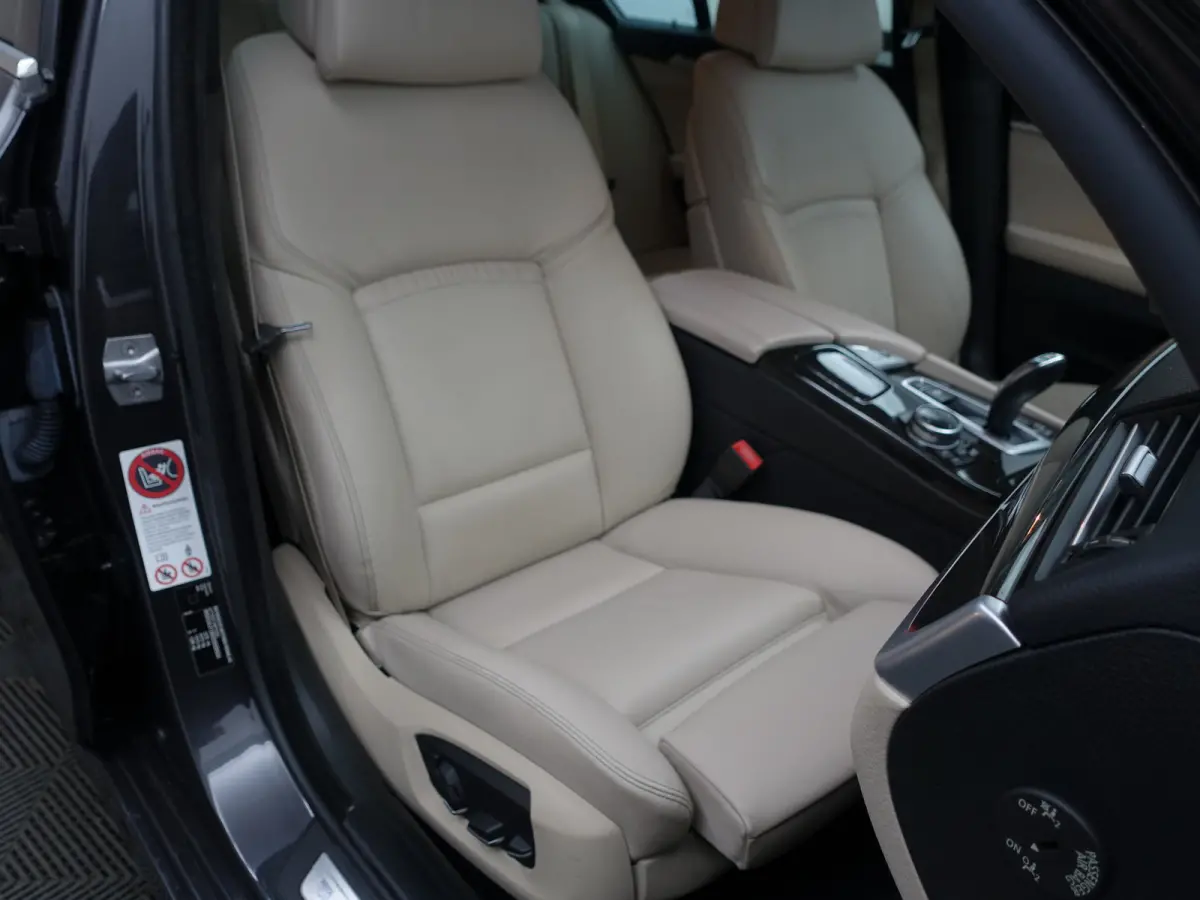 520i Luxury Edition Aut- Memory Seats, Xenon Led, Sfeerverlichting, Stoelverwarming, Dealeronderhouden