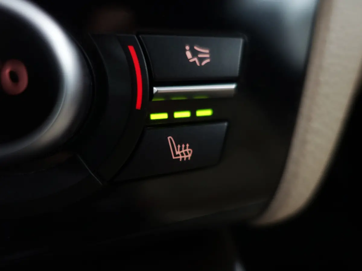 520i Luxury Edition Aut- Memory Seats, Xenon Led, Sfeerverlichting, Stoelverwarming, Dealeronderhouden