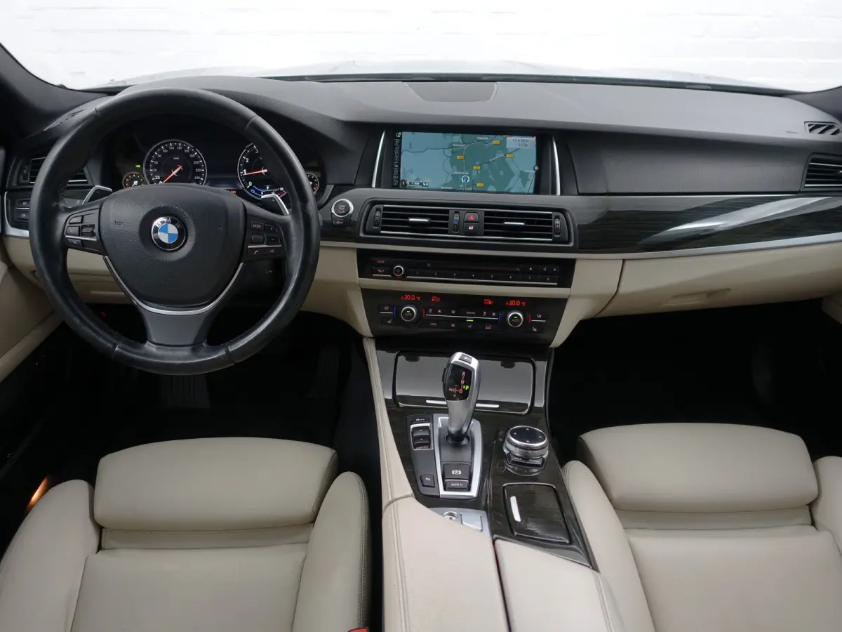 520i Luxury Edition Aut- Memory Seats, Xenon Led, Sfeerverlichting, Stoelverwarming, Dealeronderhouden