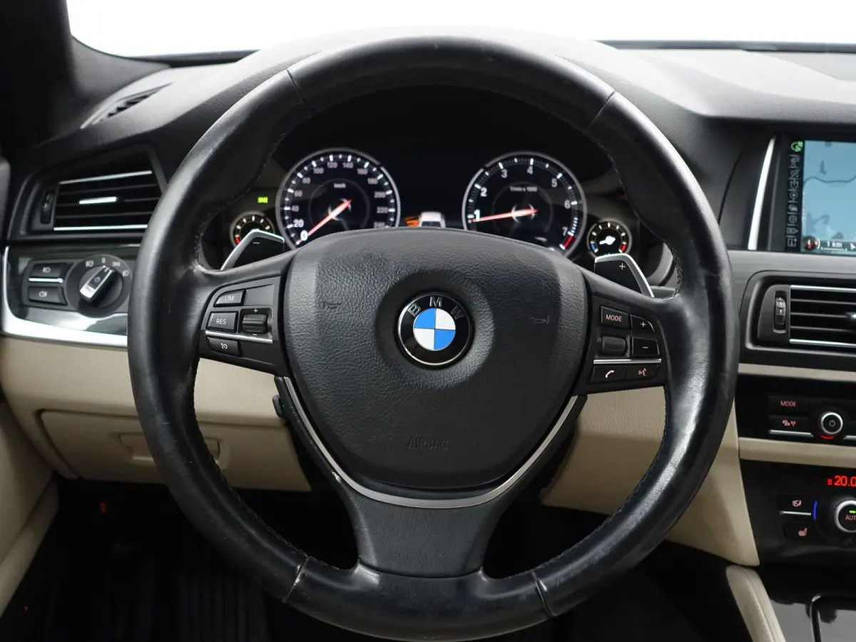 520i Luxury Edition Aut- Memory Seats, Xenon Led, Sfeerverlichting, Stoelverwarming, Dealeronderhouden