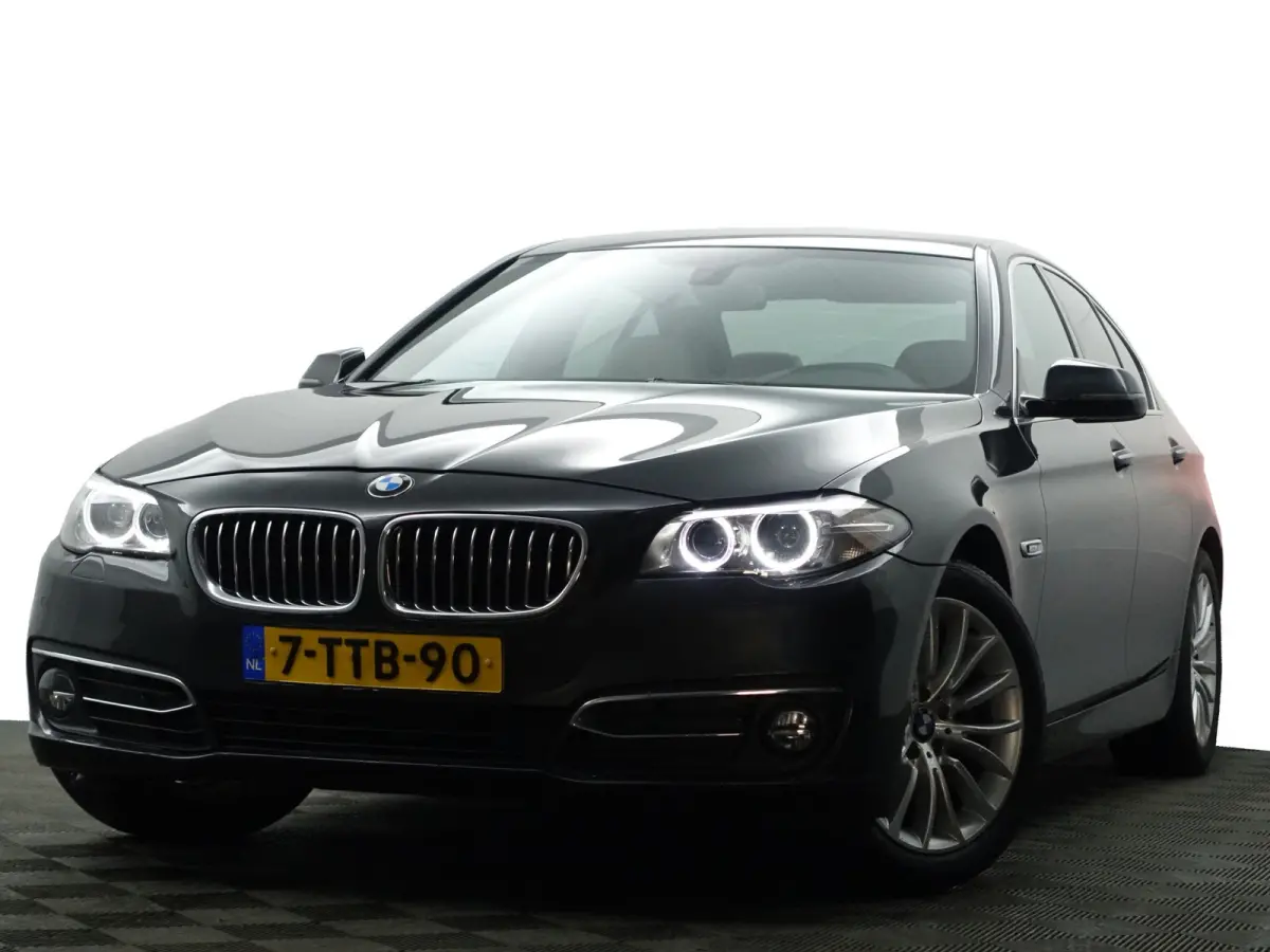 520i Luxury Edition Aut- Memory Seats, Xenon Led, Sfeerverlichting, Stoelverwarming, Dealeronderhouden