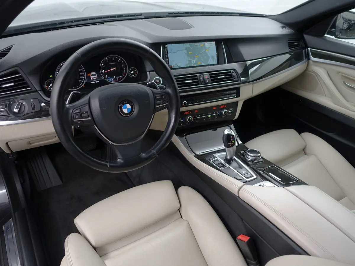 520i Luxury Edition Aut- Memory Seats, Xenon Led, Sfeerverlichting, Stoelverwarming, Dealeronderhouden