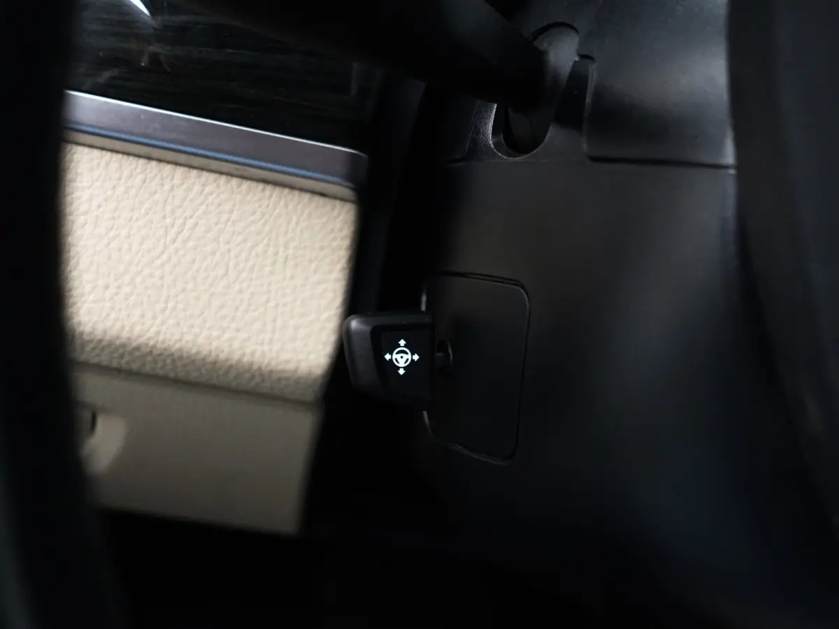 520i Luxury Edition Aut- Memory Seats, Xenon Led, Sfeerverlichting, Stoelverwarming, Dealeronderhouden