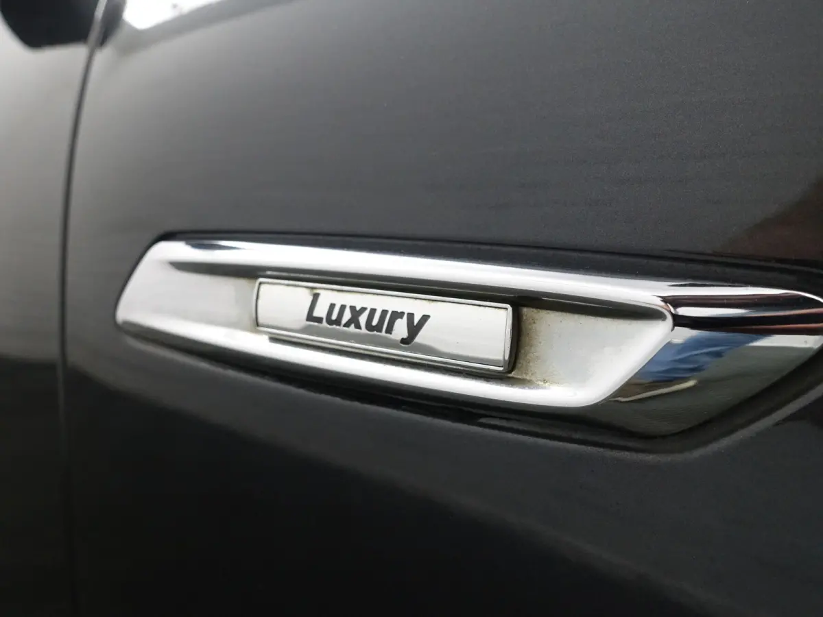 520i Luxury Edition Aut- Memory Seats, Xenon Led, Sfeerverlichting, Stoelverwarming, Dealeronderhouden