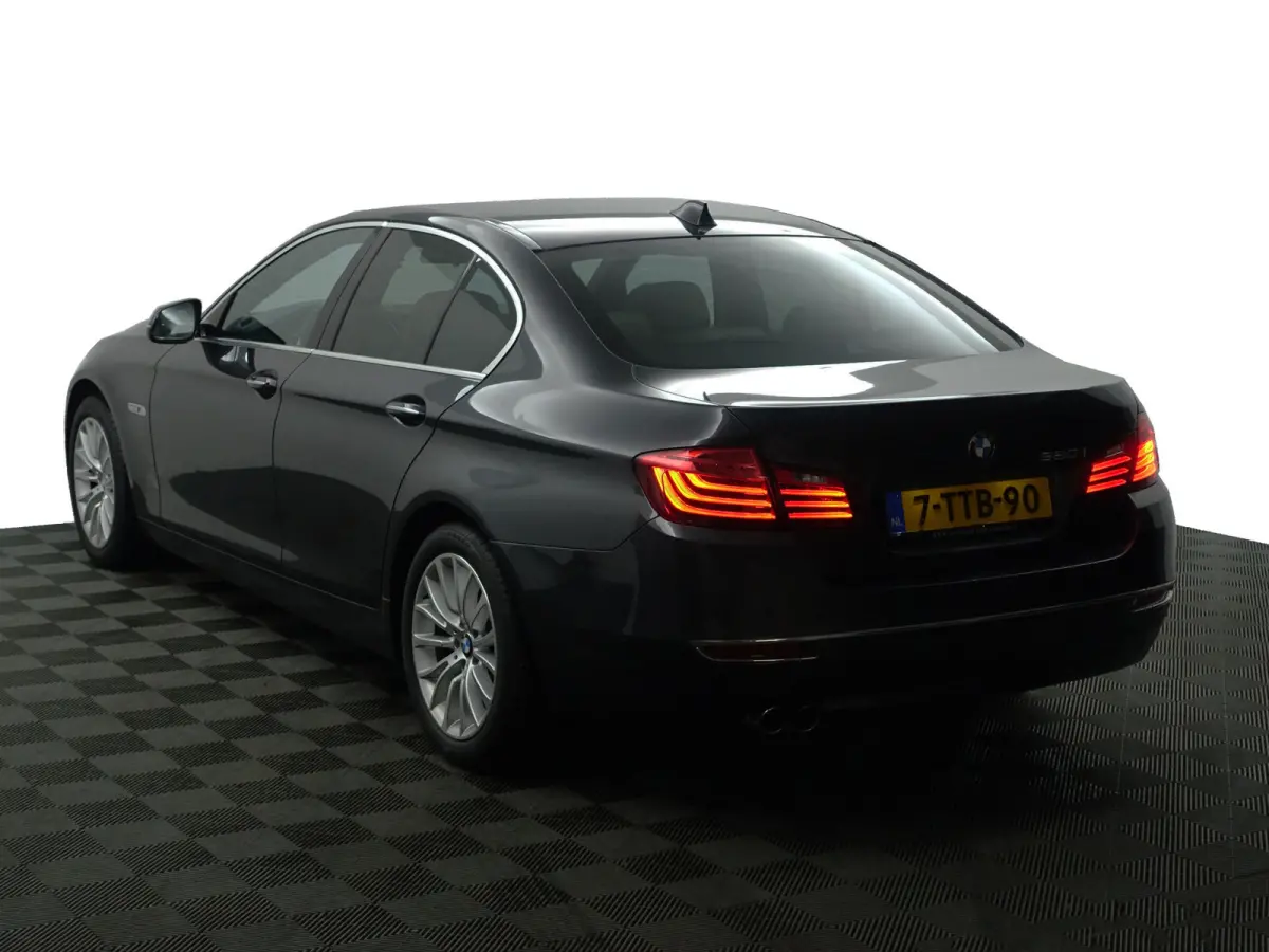 520i Luxury Edition Aut- Memory Seats, Xenon Led, Sfeerverlichting, Stoelverwarming, Dealeronderhouden