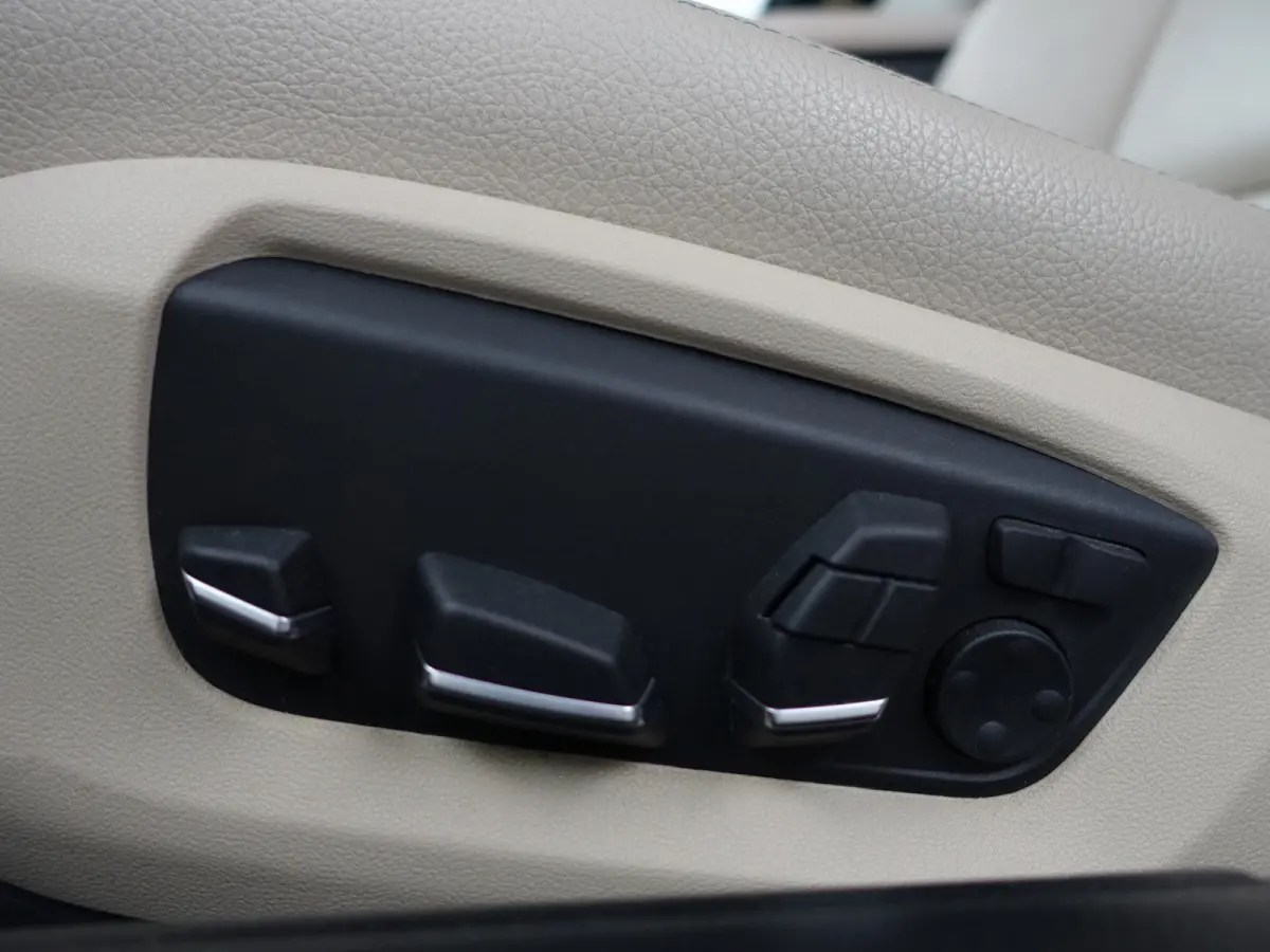 520i Luxury Edition Aut- Memory Seats, Xenon Led, Sfeerverlichting, Stoelverwarming, Dealeronderhouden