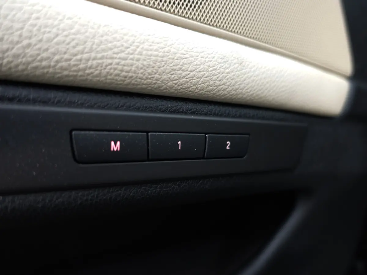 520i Luxury Edition Aut- Memory Seats, Xenon Led, Sfeerverlichting, Stoelverwarming, Dealeronderhouden