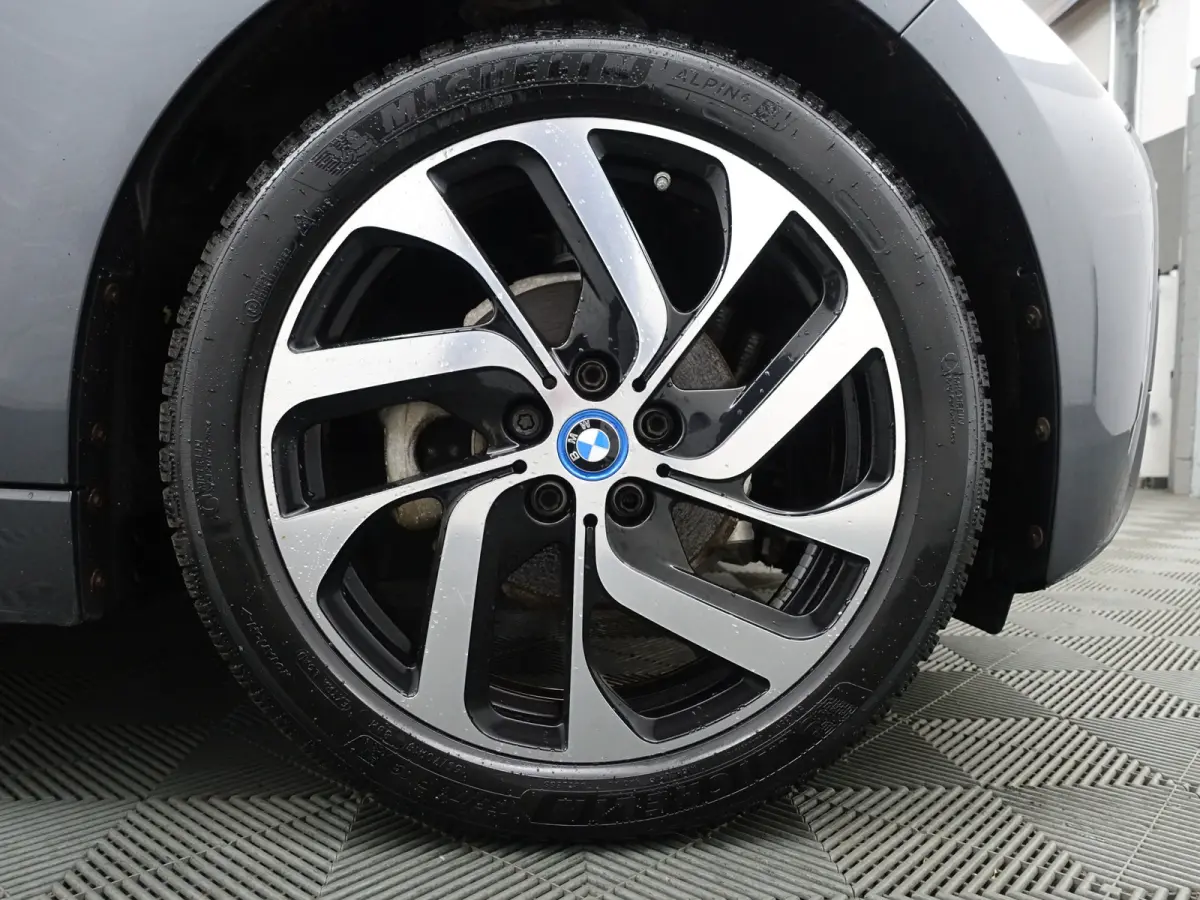 High Voltage Edition 94Ah 33 kWh- Xenon Led, Park Assist, Stoelverwarming, Navigatie, Cruise, Privacy Glass