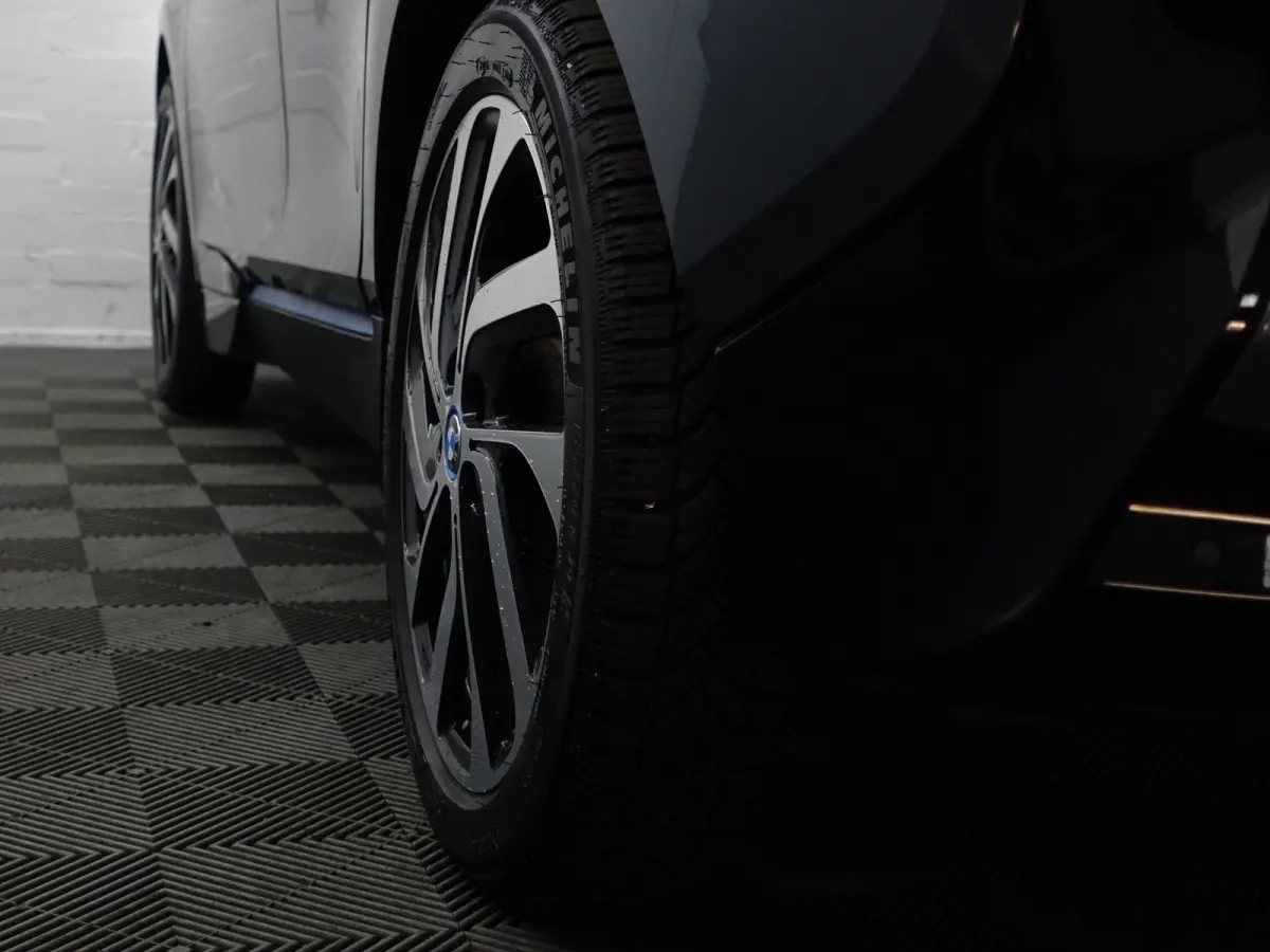 High Voltage Edition 94Ah 33 kWh- Xenon Led, Park Assist, Stoelverwarming, Navigatie, Cruise, Privacy Glass