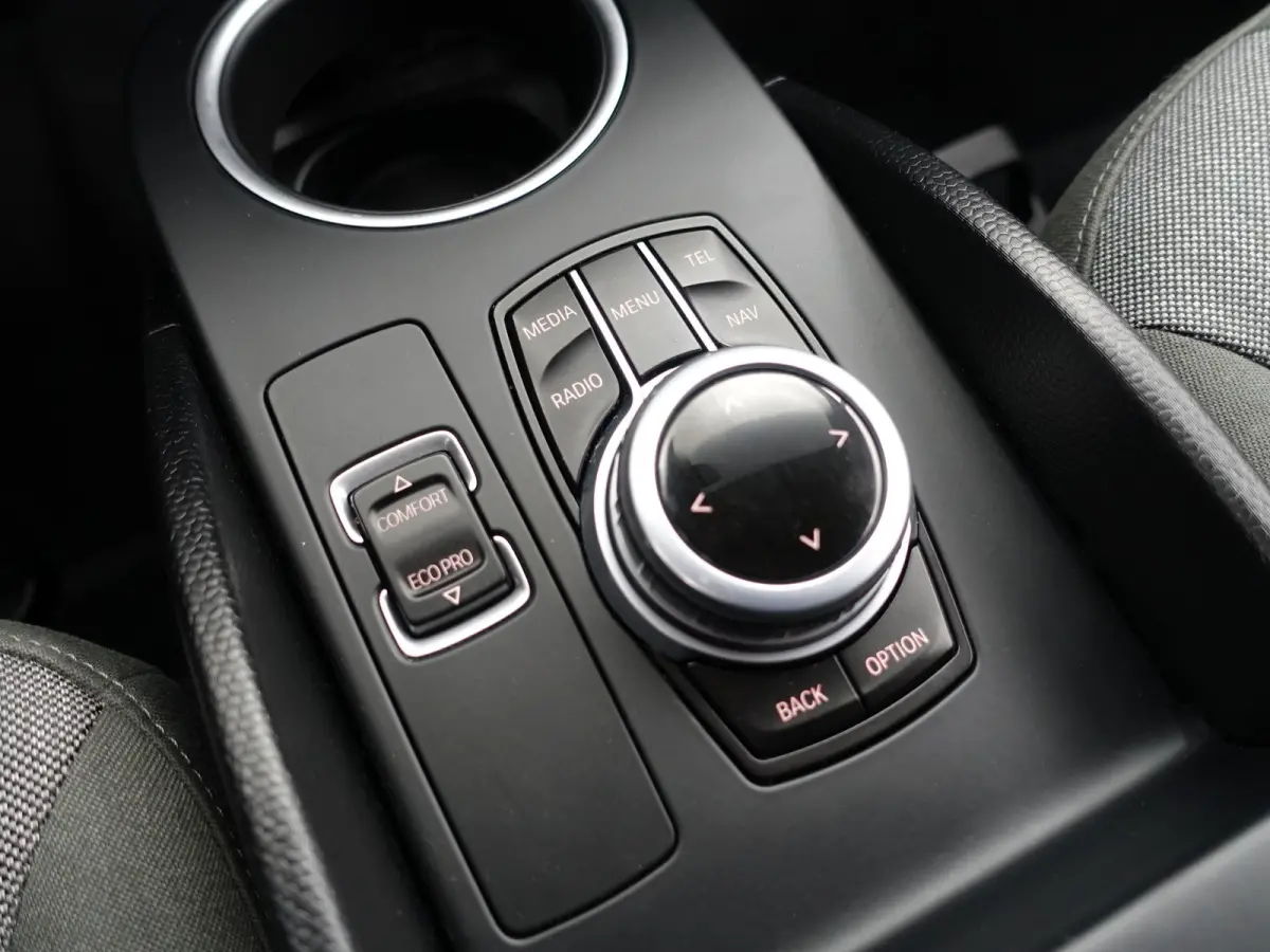 High Voltage Edition 94Ah 33 kWh- Xenon Led, Park Assist, Stoelverwarming, Navigatie, Cruise, Privacy Glass