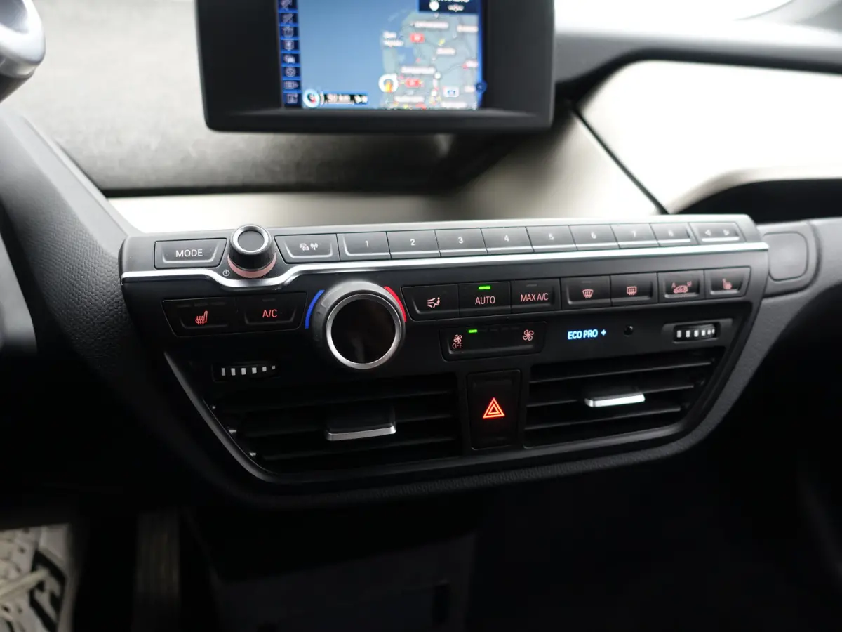 High Voltage Edition 94Ah 33 kWh- Xenon Led, Park Assist, Stoelverwarming, Navigatie, Cruise, Privacy Glass