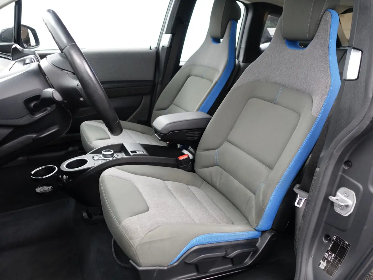 High Voltage Edition 94Ah 33 kWh- Xenon Led, Park Assist, Stoelverwarming, Navigatie, Cruise, Privacy Glass